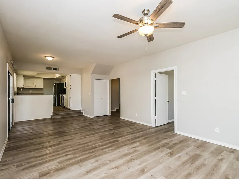2633 W Monte Ave — Photo 5