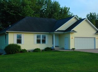 3049 Peaceful Dr, Riverside, IA 52327