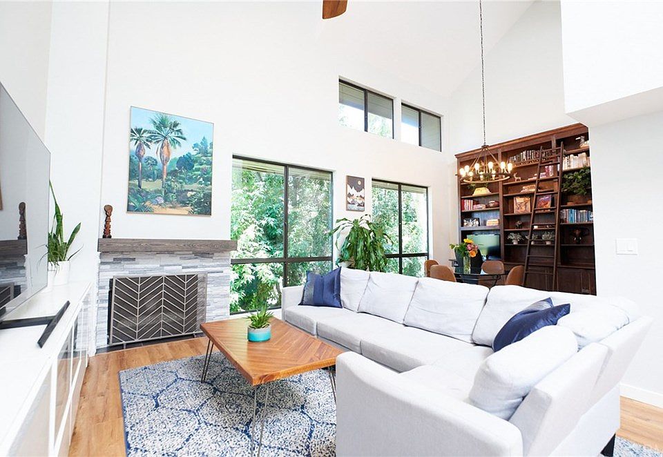 1st image of 13331 Moorpark St APT 340