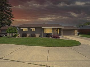26265 S River Rd, Harrison Township, MI 48045