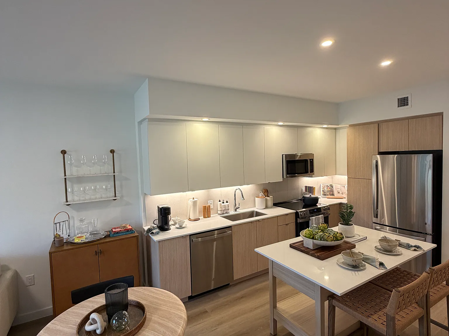 1 bed, 776 sqft, $2,035 — Photo 4
