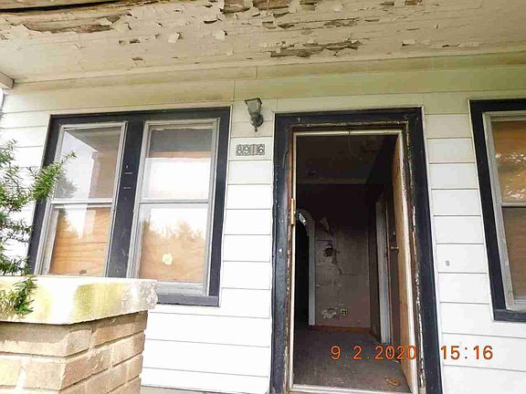 8916 Isham