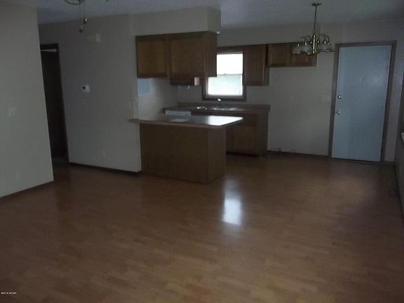 3rd image of 405 Geraldine St