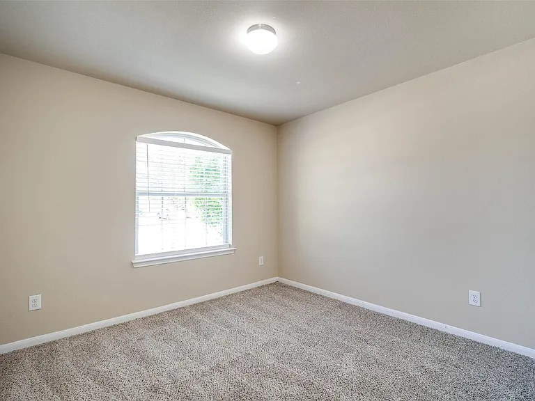 9210 Rustling Manor Ln — Photo 8