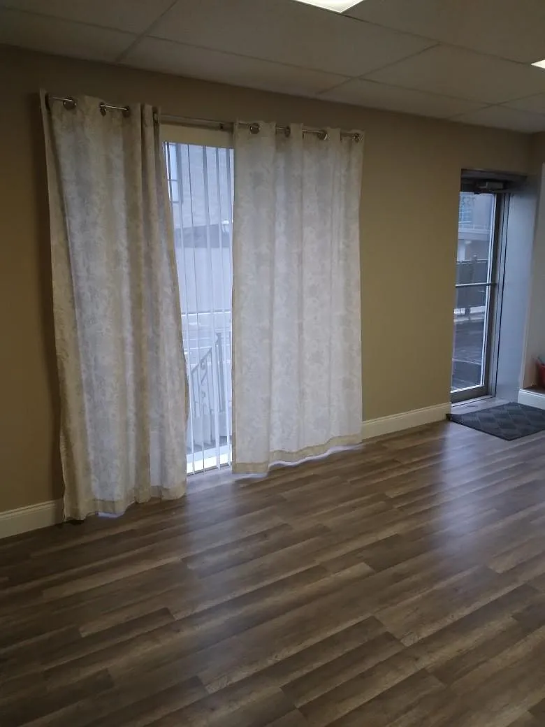 3 bed, 1400 sqft, $1,800 — Photo 1