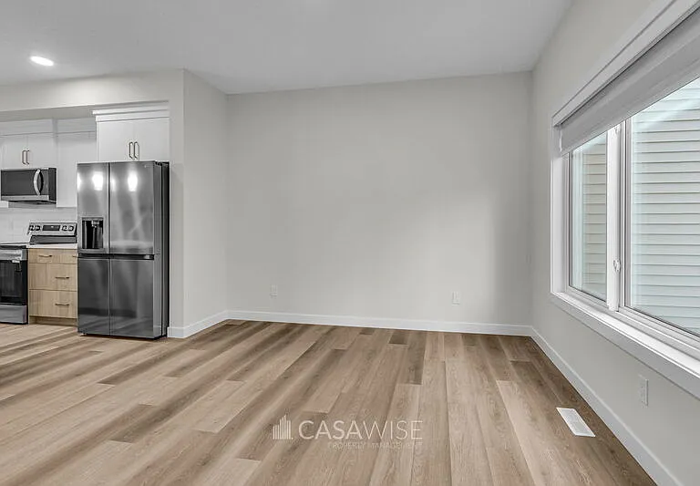 1071 Berg Pl — Photo 4
