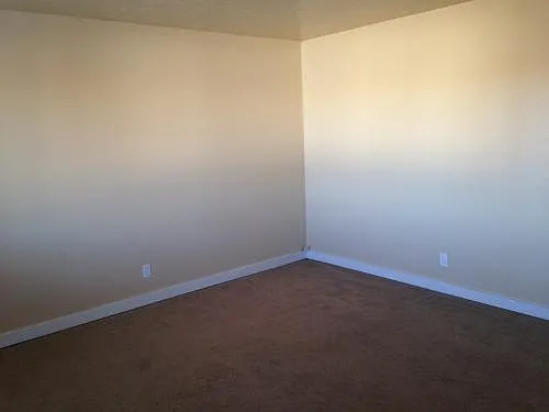 665 Brookside Ct — Photo 3