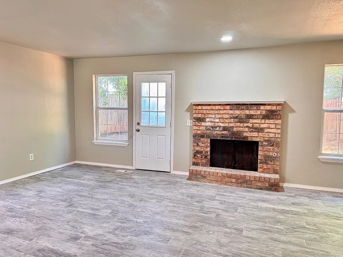 3 bed, 2.5 bath, 1415 sqft, $1,495 — Photo 3