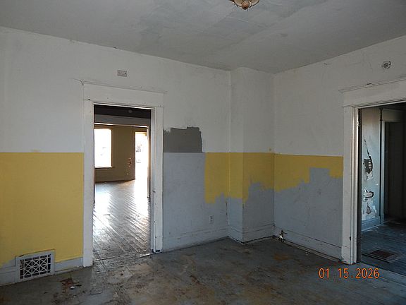 4th image of 1410 W 4th St