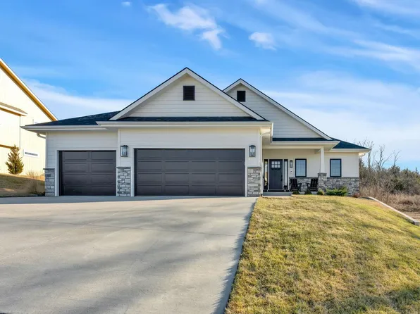 6925 SW 44th St, Topeka, KS 66610