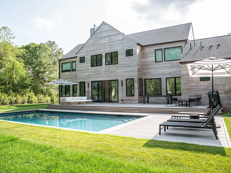 24 Hedges Ln — Photo 2