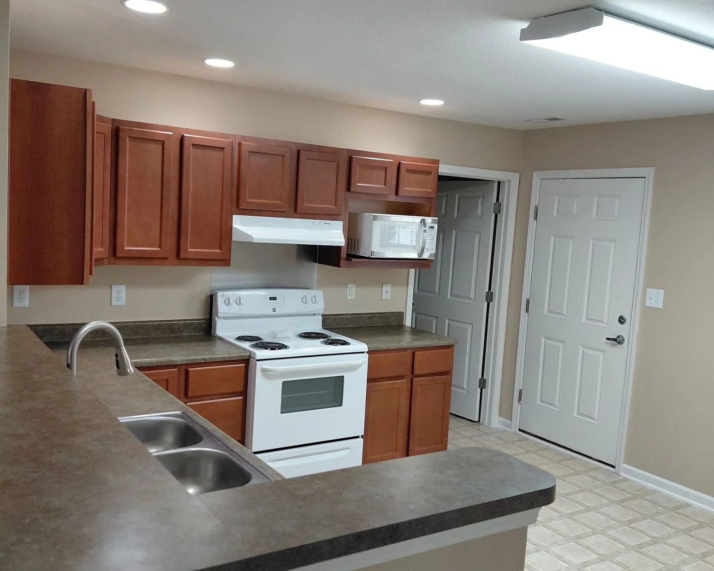 Ashbury Pointe — Photo 1
