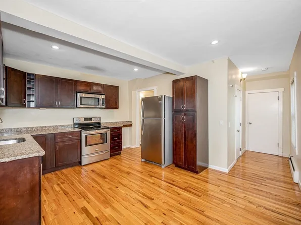 15 7th Ave, Lowell, MA 01854