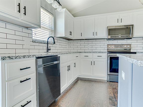 5th image of 1643 Saint Charles Dr