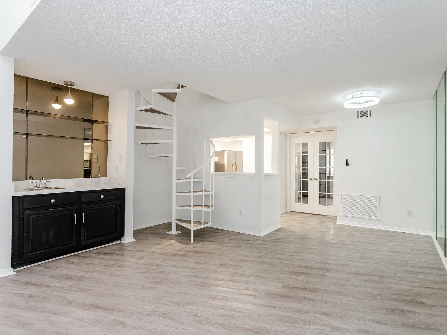 2 bed, 870 sqft, $1,575 — Photo 4