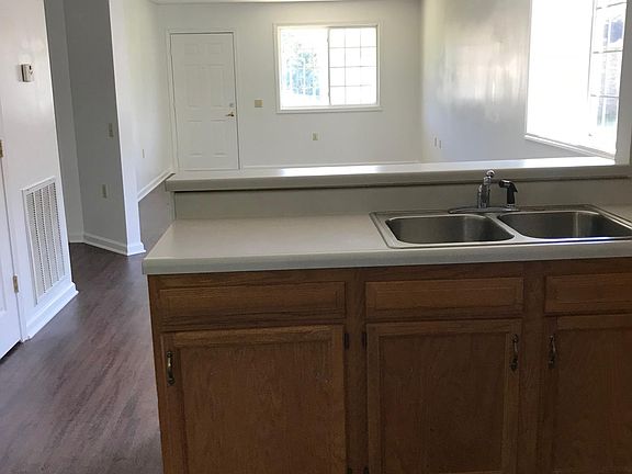 3rd image of 1410 Diuguid Dr APT B