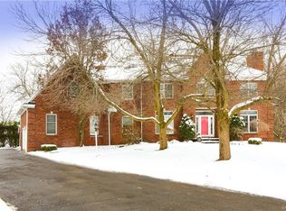 89 Sandhurst Ln, Buffalo, NY 14221