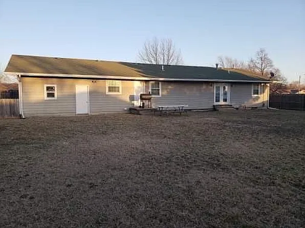 205 Elm St, Hillsboro, KS 67063