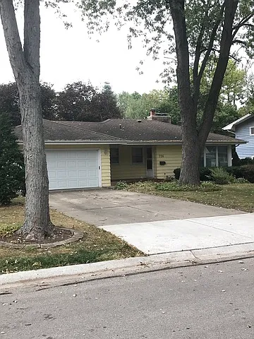726 Sunset Dr photo 1