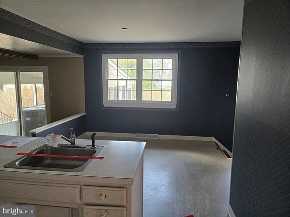 4th image of 402 Georgetown Rd