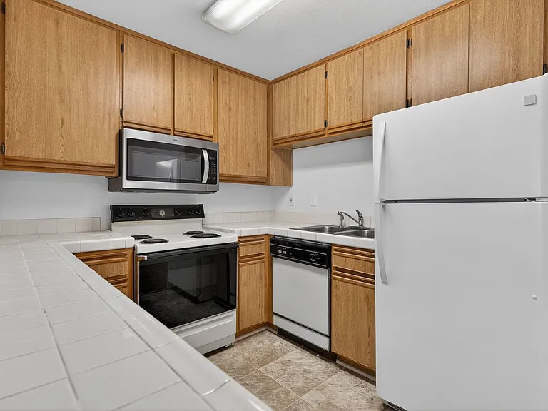 3485 Linden Ave — Photo 9
