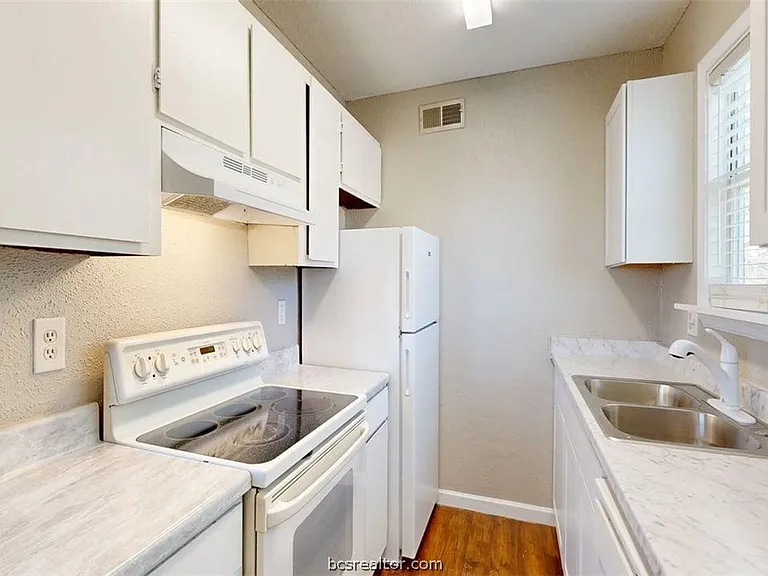 806 Oran Cir #G — Photo 6