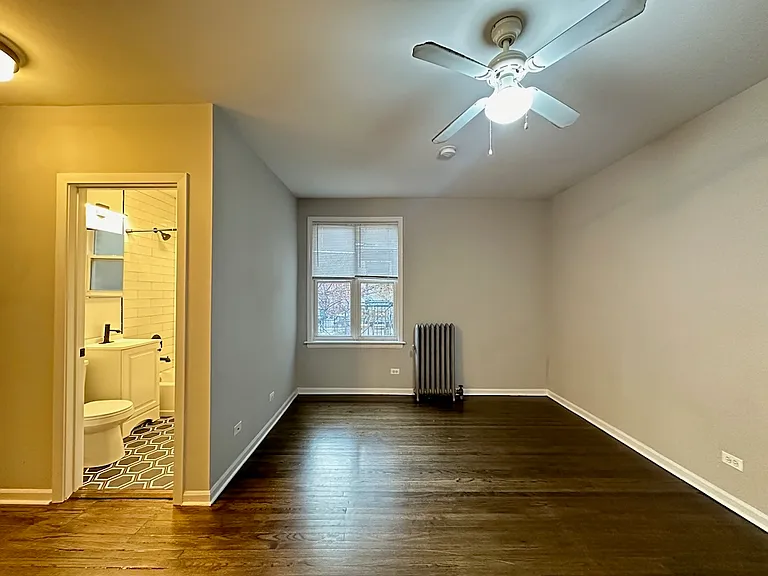 914 W Dakin St #211 — Photo 15