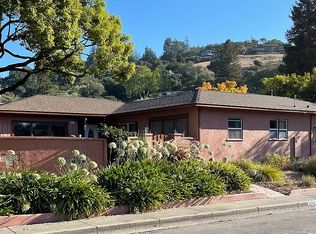 2111 Iris Ct, Santa Rosa, CA 95404