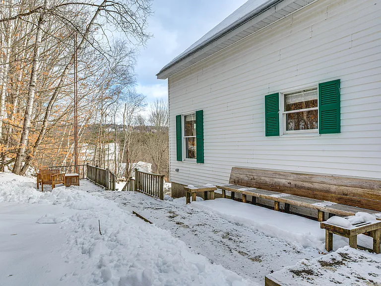 470 Maple St — Photo 25