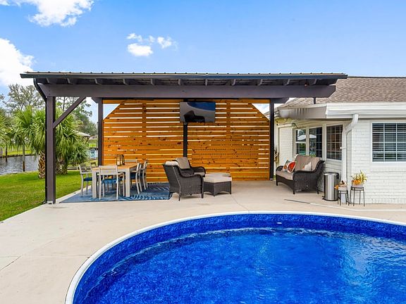 Covered outdoor patio area- TV, Lights, Ceiling fans boost amble entertainment area