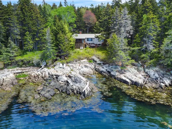 30 Cedar Bush Lane, Southport, ME 04576