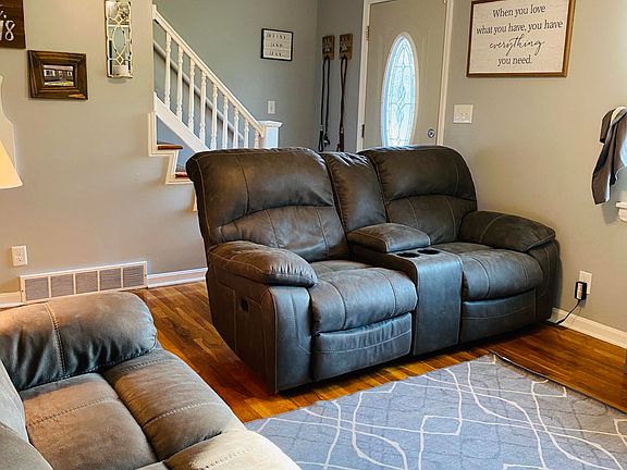 5th image of 64 Spruce Dr