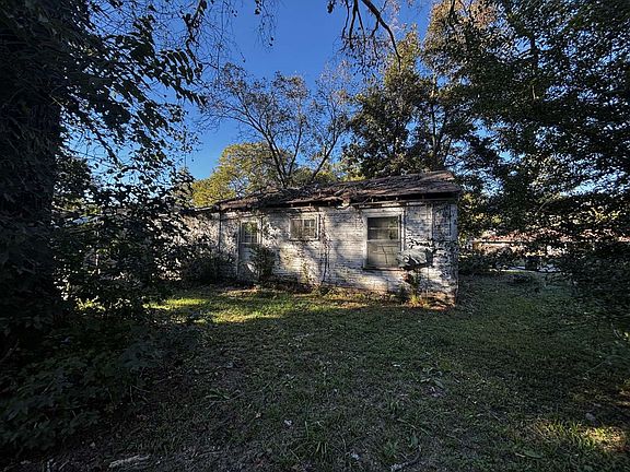 4th image of 407 S Park Dr