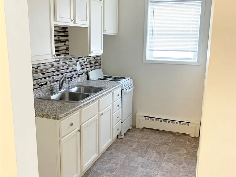 1529 Adrian St — Photo 14