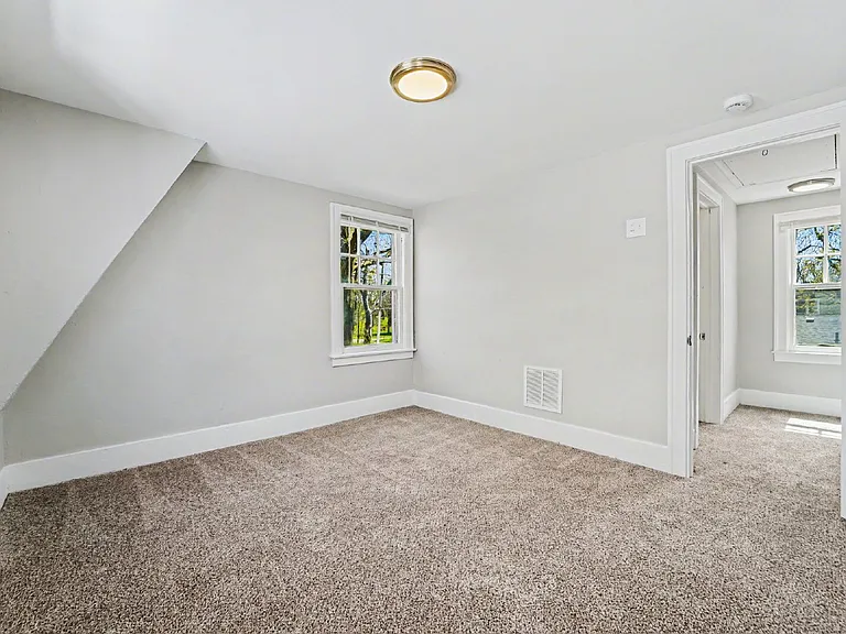 15818 Westbrook St — Photo 18