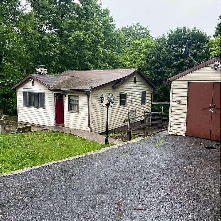 1st image of 32 Cedar Trail