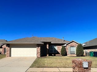 11617 SW 10th St, Yukon, OK 73099