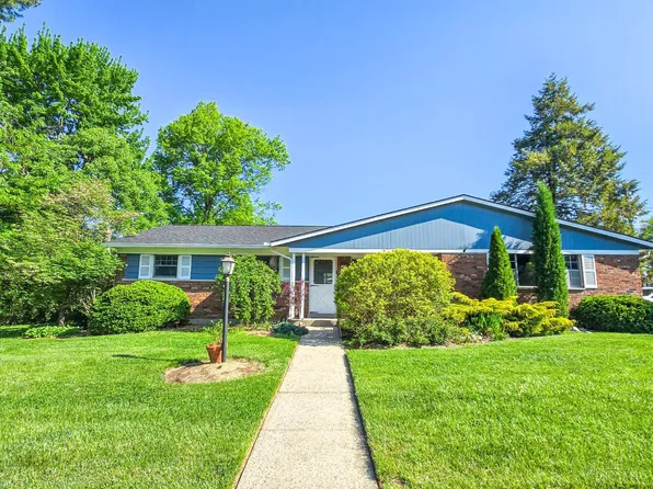 1058 Pinehollow Ln, Cincinnati, OH 45231