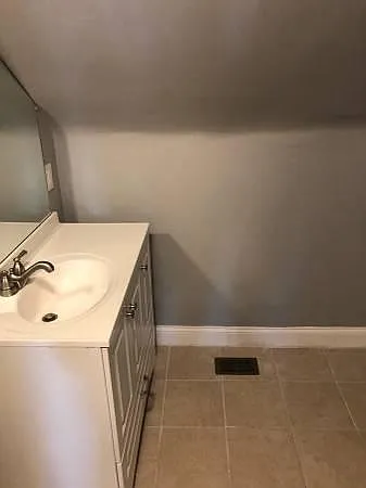 511 Beaumont Ave — Photo 6