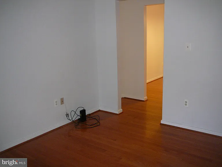 231 Vine Pl — Photo 15