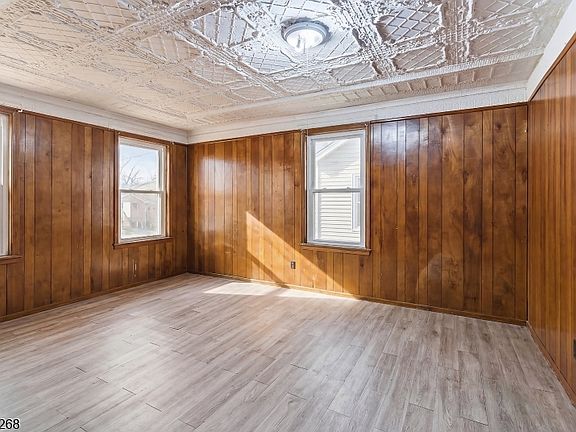 4th image of 27 Jacques St