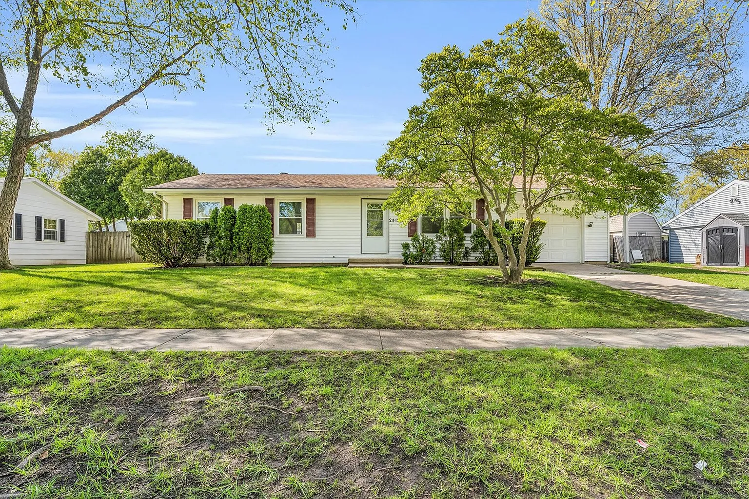 2412 Southwood Dr photo 1