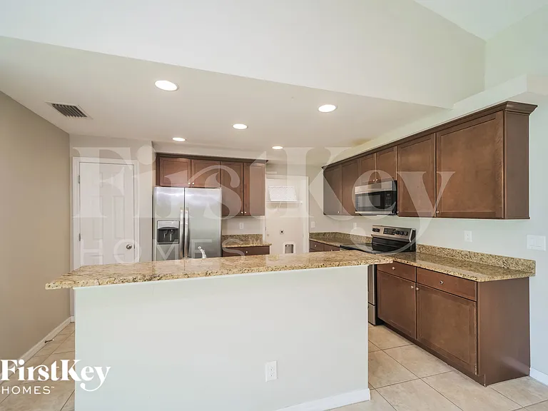 2321 NW 9th Ave — Photo 7