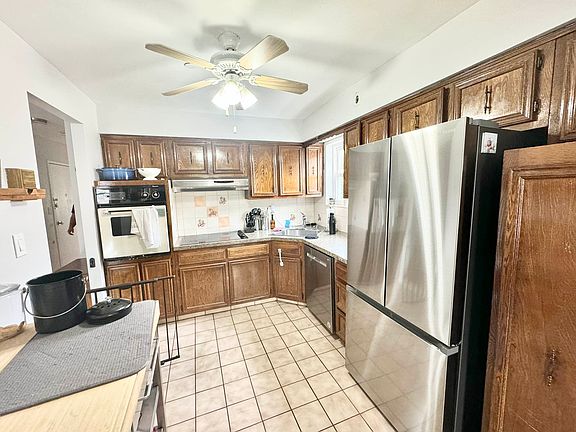 2nd image of 3180 42nd St #2