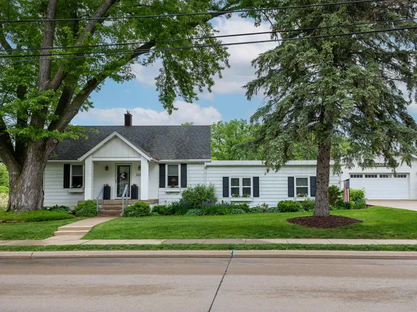 1230 Kelly Ln, Dubuque, IA 52003