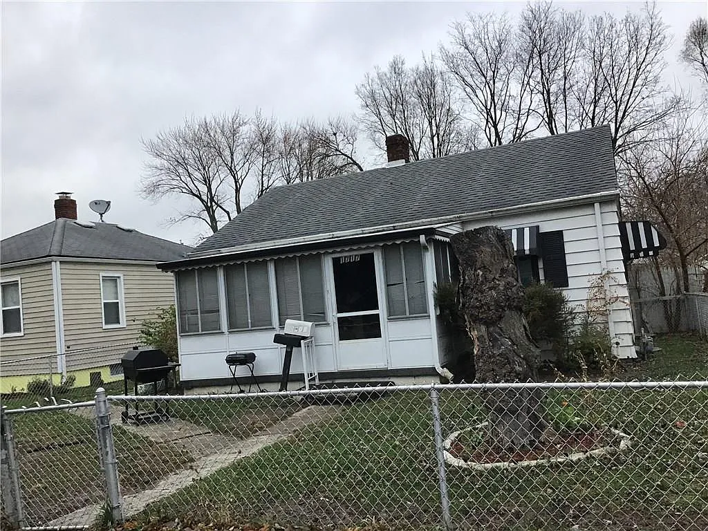 1717 Winfield Ave photo 1