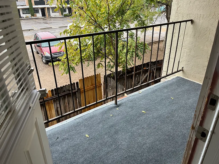 Updated 2 Bedroom Town Home Apt. in the Sawmill District — Photo 30