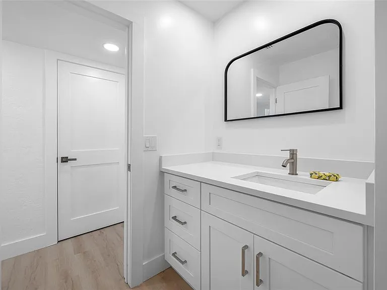 7930 Causeway Blvd S — Photo 23