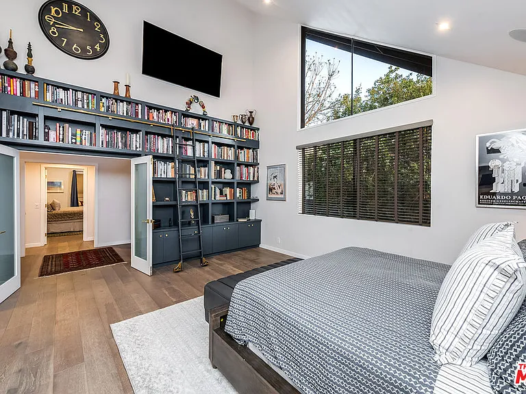 4635 Clybourn Ave — Photo 44