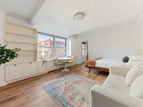 70 Remsen Street 9E image 1 of 5